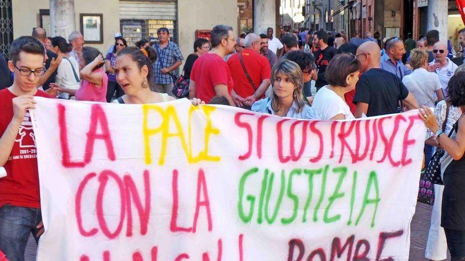 «La pace non si costruisce con i bombardamenti»