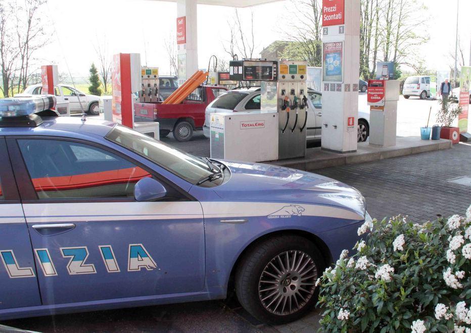 Prima ruba la macchina e poi il gasolio: arrestato 