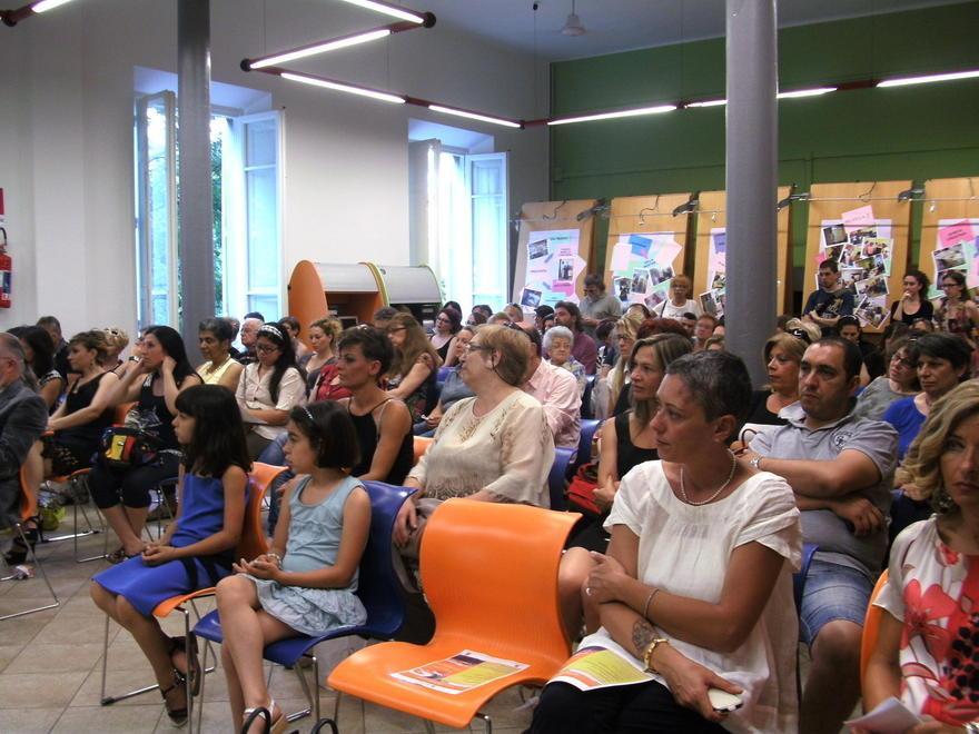 Le donne disoccupate ripartono dal corso di cucito 
