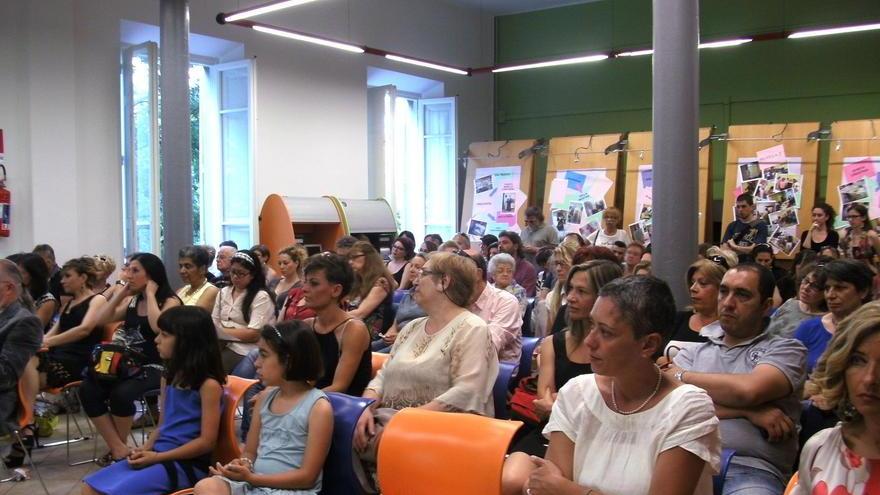 Le donne disoccupate ripartono dal corso di cucito