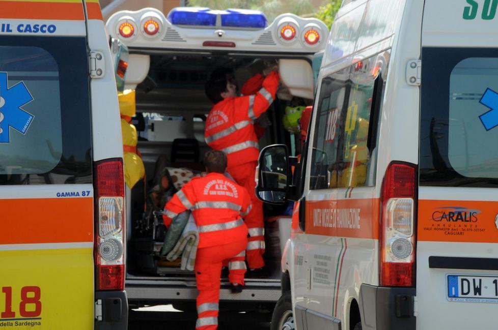 Folgorata dal tosaerba, muore una pensionata di 67 anni 