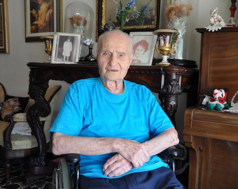 Rubano anche il dolore: spariti i fiori dalla tomba 