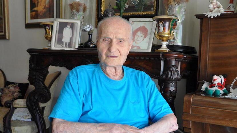 Rubano anche il dolore: spariti i fiori dalla tomba