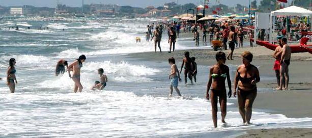 Mare inquinato, bagni vietati a Cinquale 