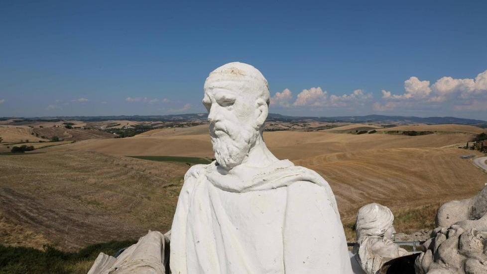 Teatro del Silenzio, scenografia con i rifiuti riciclati