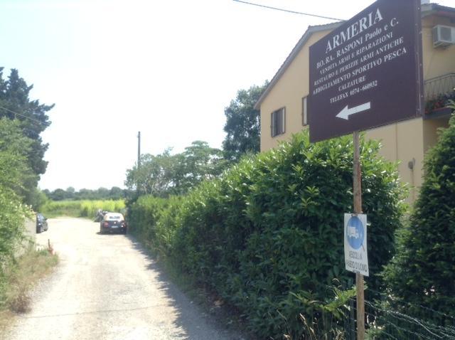 Prato, accoltellato il titolare di un’armeria a Casale: arrestato l'aggressore
