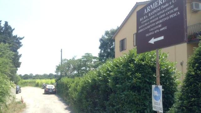 Prato, accoltellato il titolare di un’armeria a Casale: arrestato l'aggressore