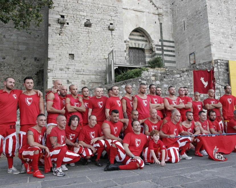 La squadra dei Rossi in fila per donare il sangue 