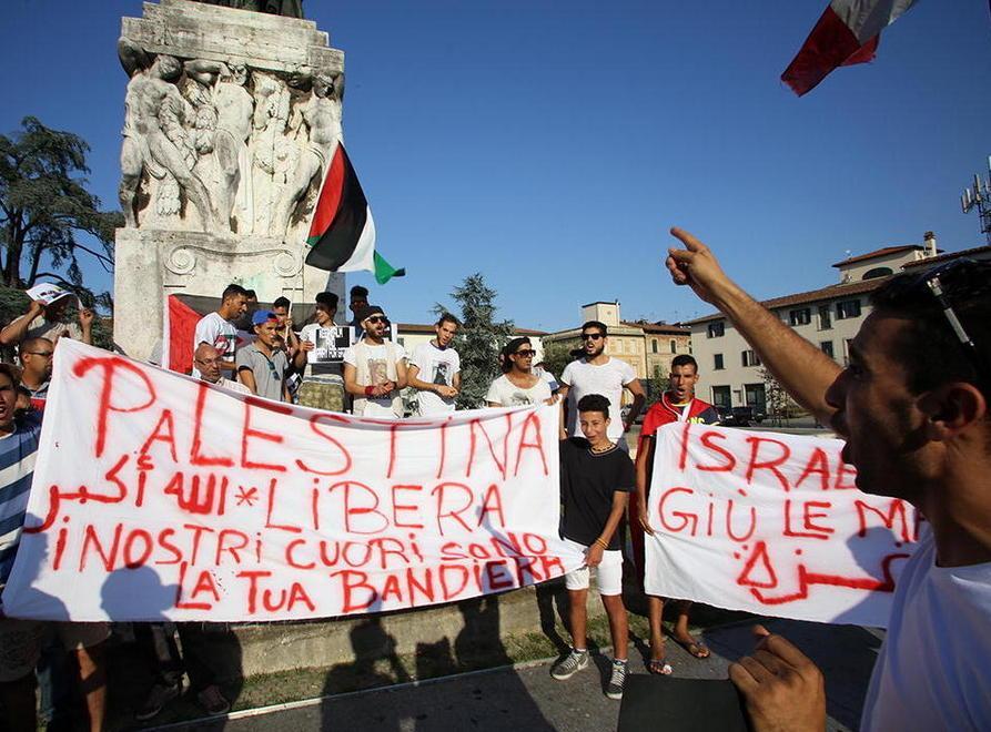La comunità islamica in corteo per le vie della città