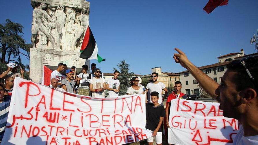 La comunità islamica in corteo per le vie della città