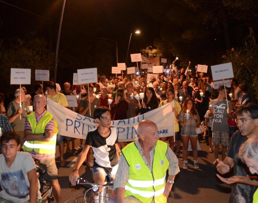 «Vergogna»: mille in marcia a Principina