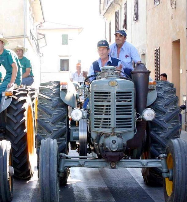 L’aratura diventa spettacolo di luci 