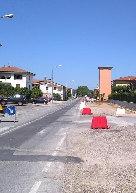 Lavori nel viale a passo di lumaca partono le proteste 