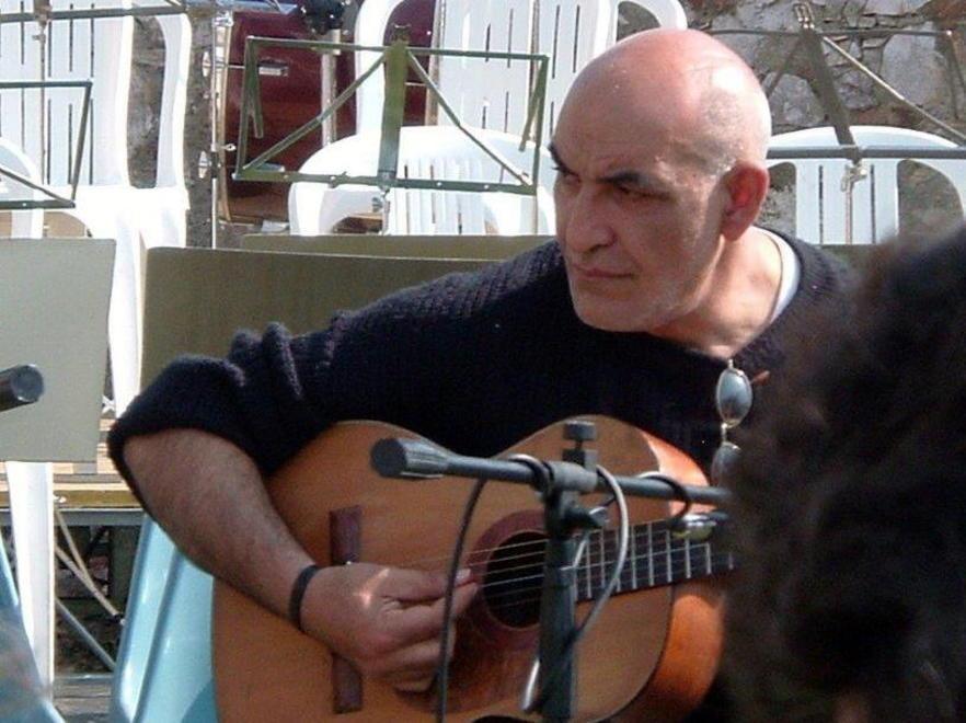 Scuola di musica gratuita e dal maestro c’è la fila 