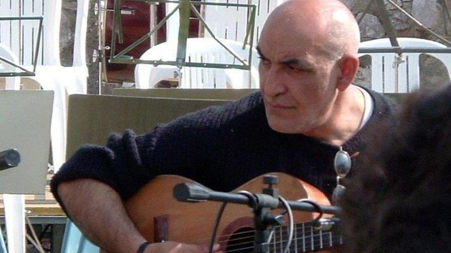 Scuola di musica gratuita e dal maestro c’è la fila