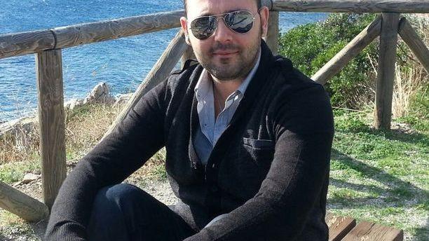 Muore a 29 anni in spiaggia a Lacona