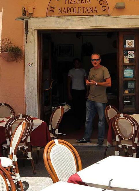 Il Comune dichiara guerra al “tavolino selvaggio” 
