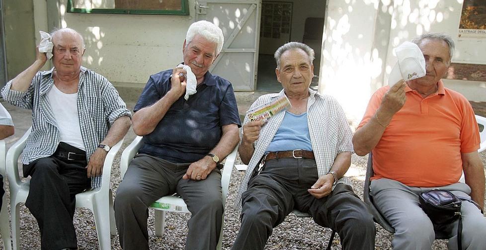 Caldo e afa: tutti i consigli per gli anziani 