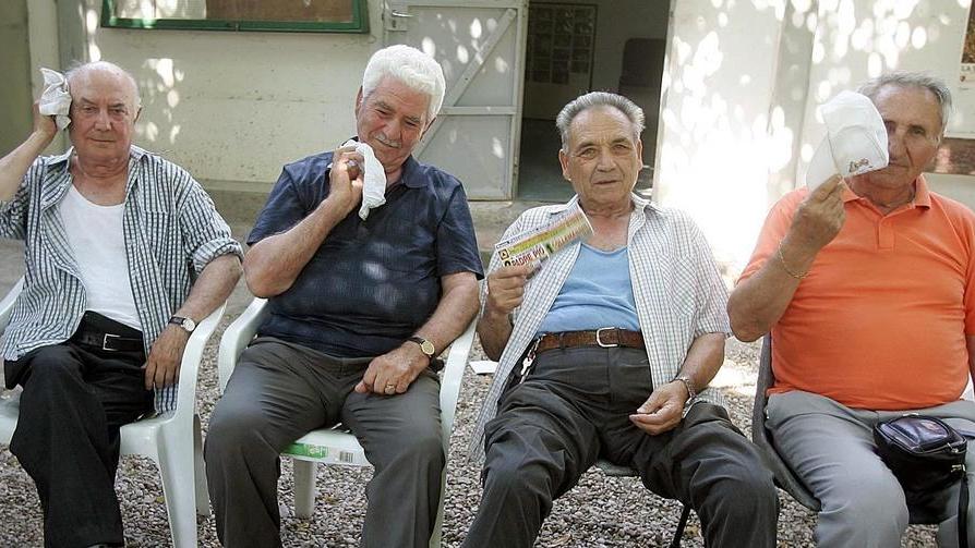 Caldo e afa: tutti i consigli per gli anziani