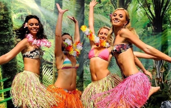 Ghirlande e fiori, stasera party hawaiano 
