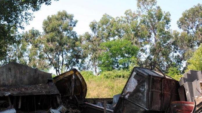 Un cimitero di barche nella zona industriale