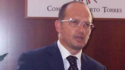 Fronda di Scarpa sul Consorzio industriale