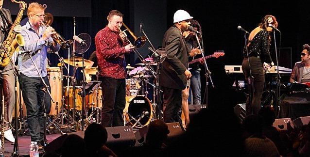 L’acid jazz di Incognito irrompe al Phi beach 