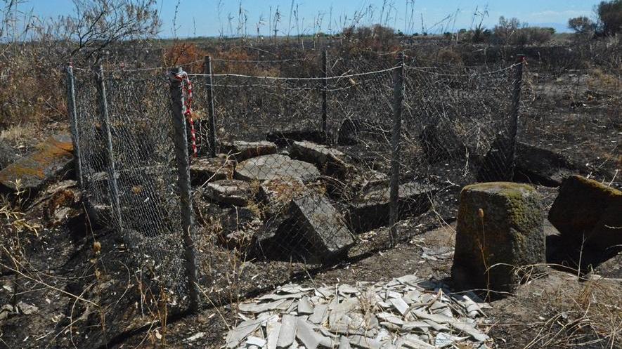 L’antico pozzo monumentale abbandonato al suo destino