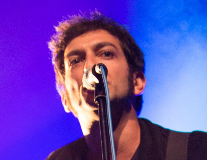 Brondi, note e brividi «Cantare in Castello serata indimenticabile»