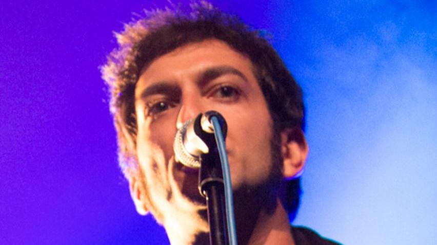 Brondi, note e brividi «Cantare in Castello serata indimenticabile»