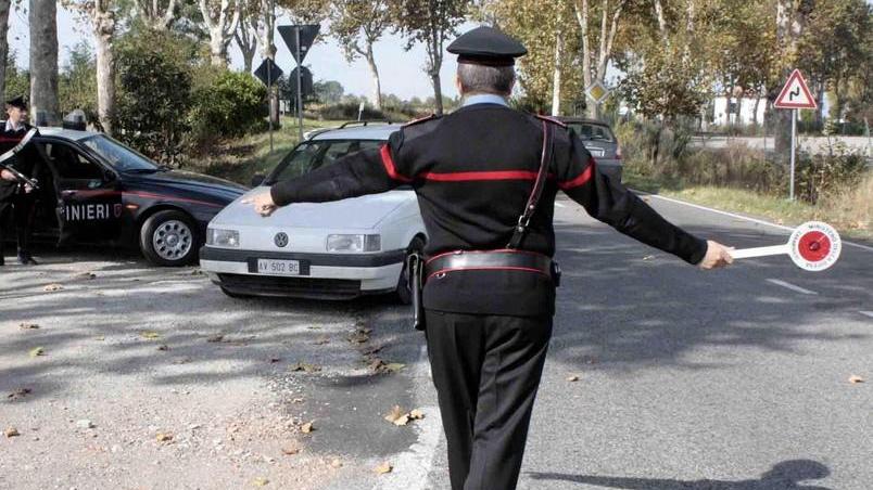Ruba il gasolio e poi lo vende