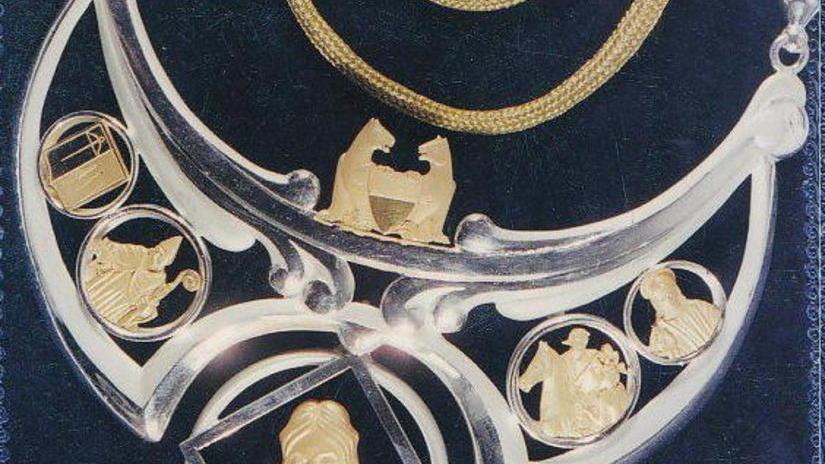 Ritrovata da un parroco la collana rubata ai balestrieri