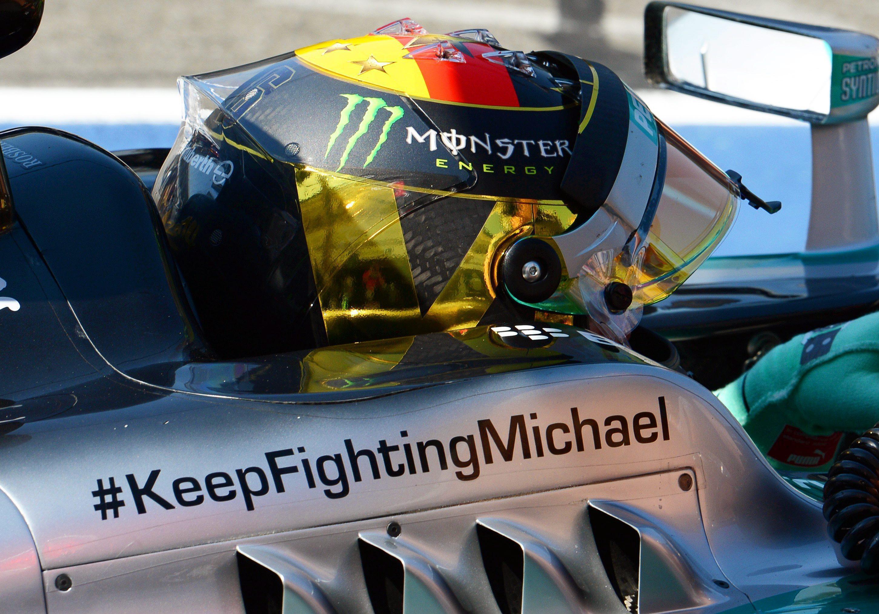Rosberg nell'abitacolo con il messaggio dedicato a Schumi
