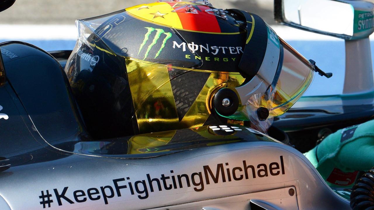 Rosberg nell'abitacolo con il messaggio dedicato a Schumi