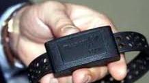 Braccialetti elettronici sulle spalle di polizia e carabinieri