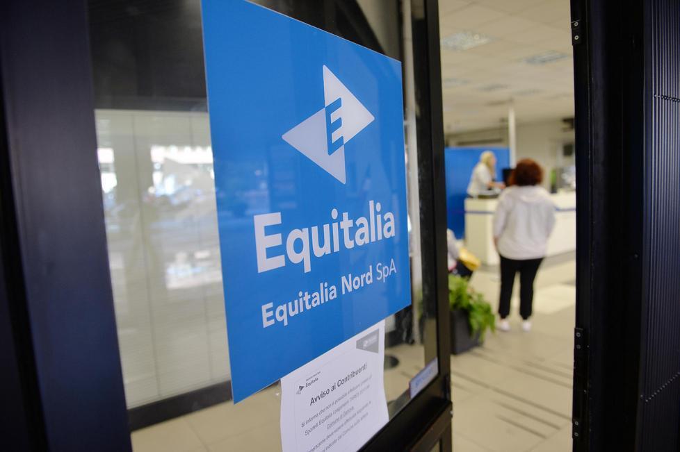 Equitalia, stop alle cartelle per debiti sotto 2mila euro 
