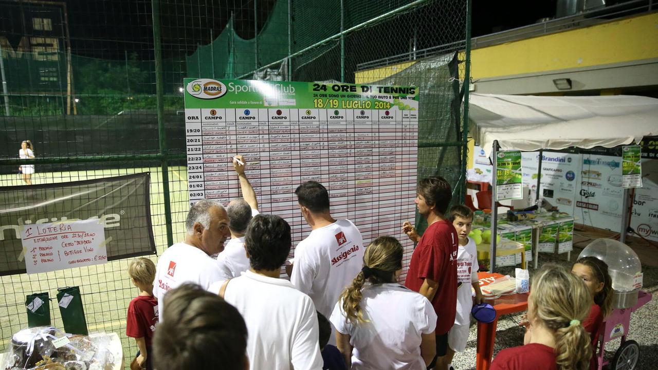 Quasi trecento giocatori alla 24 ore di tennis e solidarietà