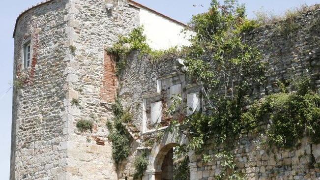 La Rocca di nuovo alla mercé dei vandali «Il Comune si muova»