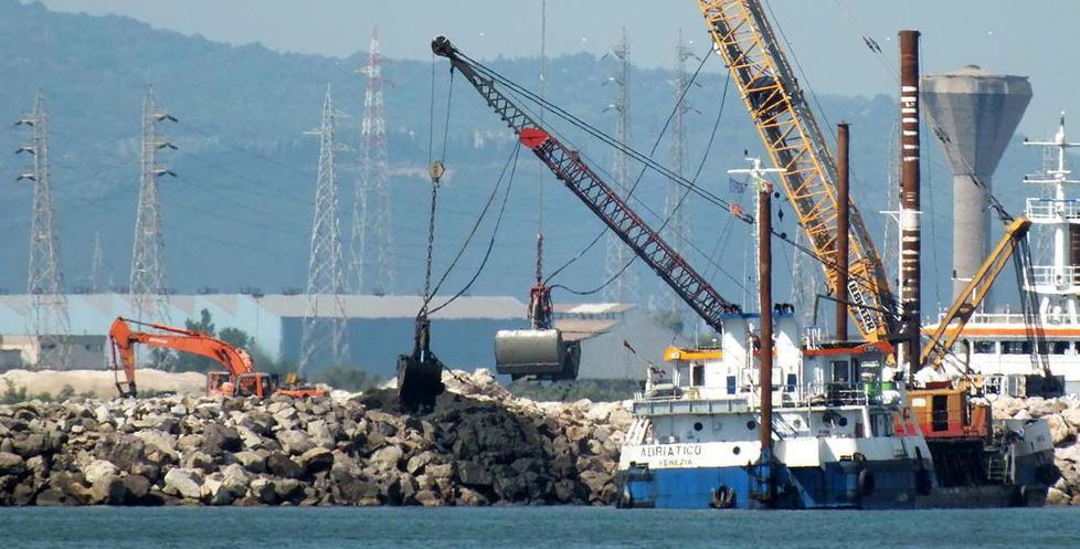 «Così fanghi e detriti uccidono il mare» 
