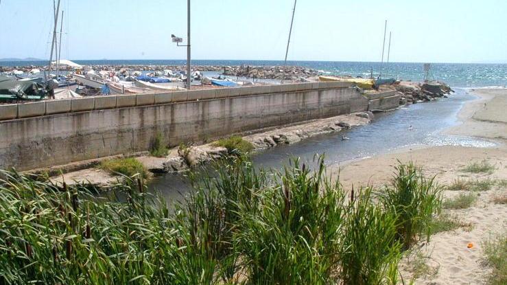 Scarichi fognari abusivi nel corso del Petraia