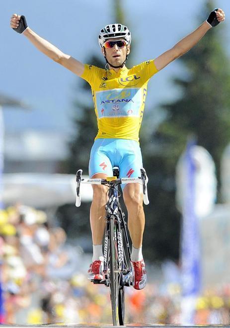 Nibali, terza perla e allungo in giallo nel giorno dei ricordi 