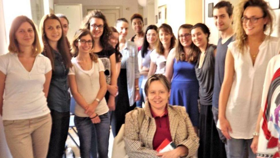 Le donne vanno alla riscossa e conquistano la grammatica