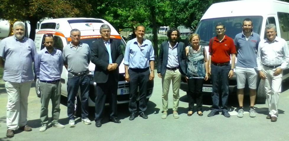 Due mezzi per anziani e disabili 