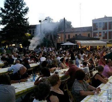 In trecento a mangiare per strada con la Pro Loco