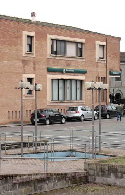 Parrucca e pistola, rapina 5mila euro 