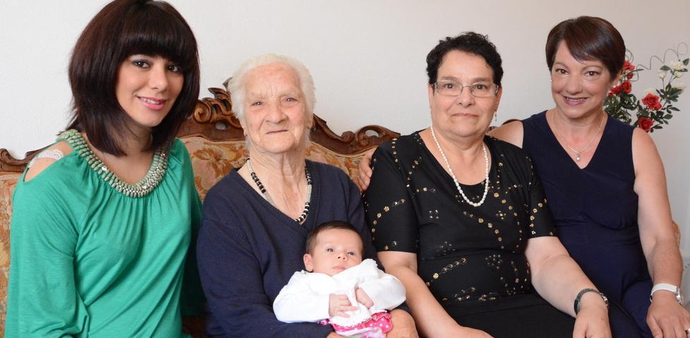 Famiglia da Guinness a Muros: cinque generazioni di donne 