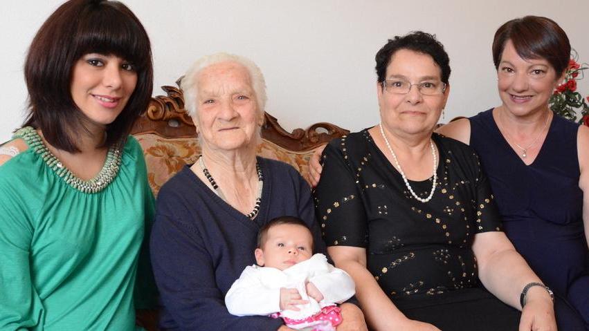 Famiglia da Guinness a Muros: cinque generazioni di donne 