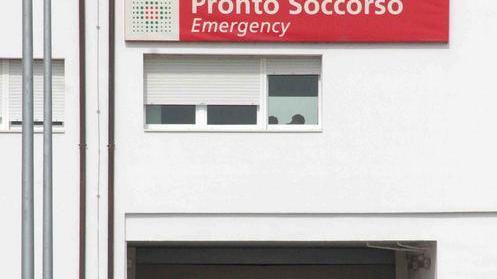 Cade con lo scooter, anziano molto grave