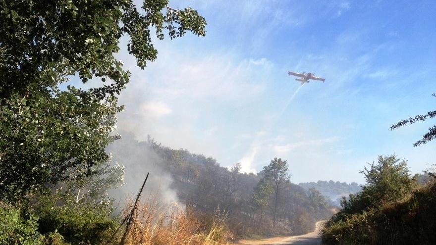 Incendi a Carbonia e Teulada, in azione elicotteri e canadair 