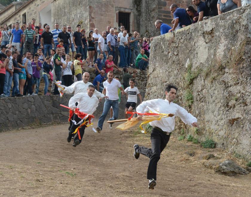 Ardia a piedi, centinaia di corsa subito dopo l’alba 